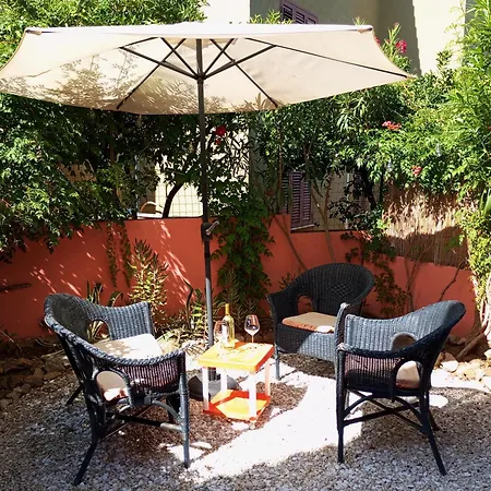 Wally A Posada, Sardegna Nyaraló *