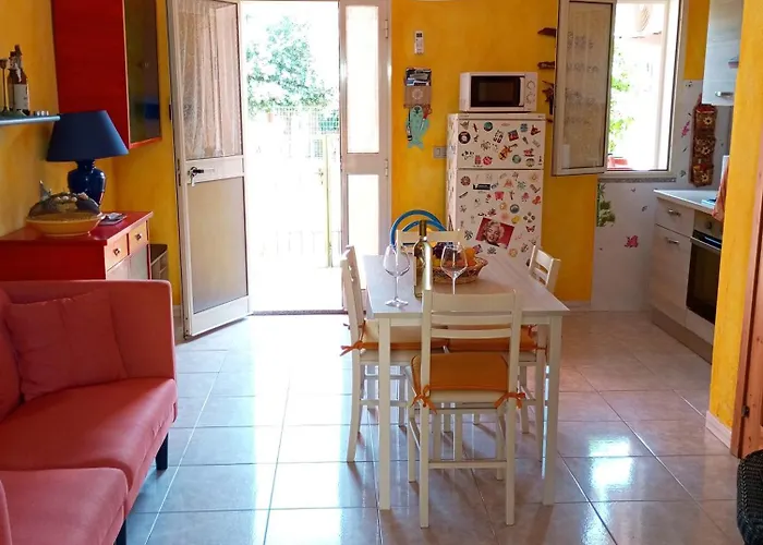 Wally A Posada, Sardegna Nyaraló